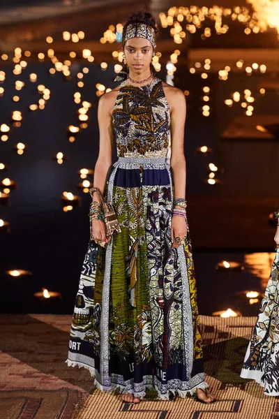 Look 15